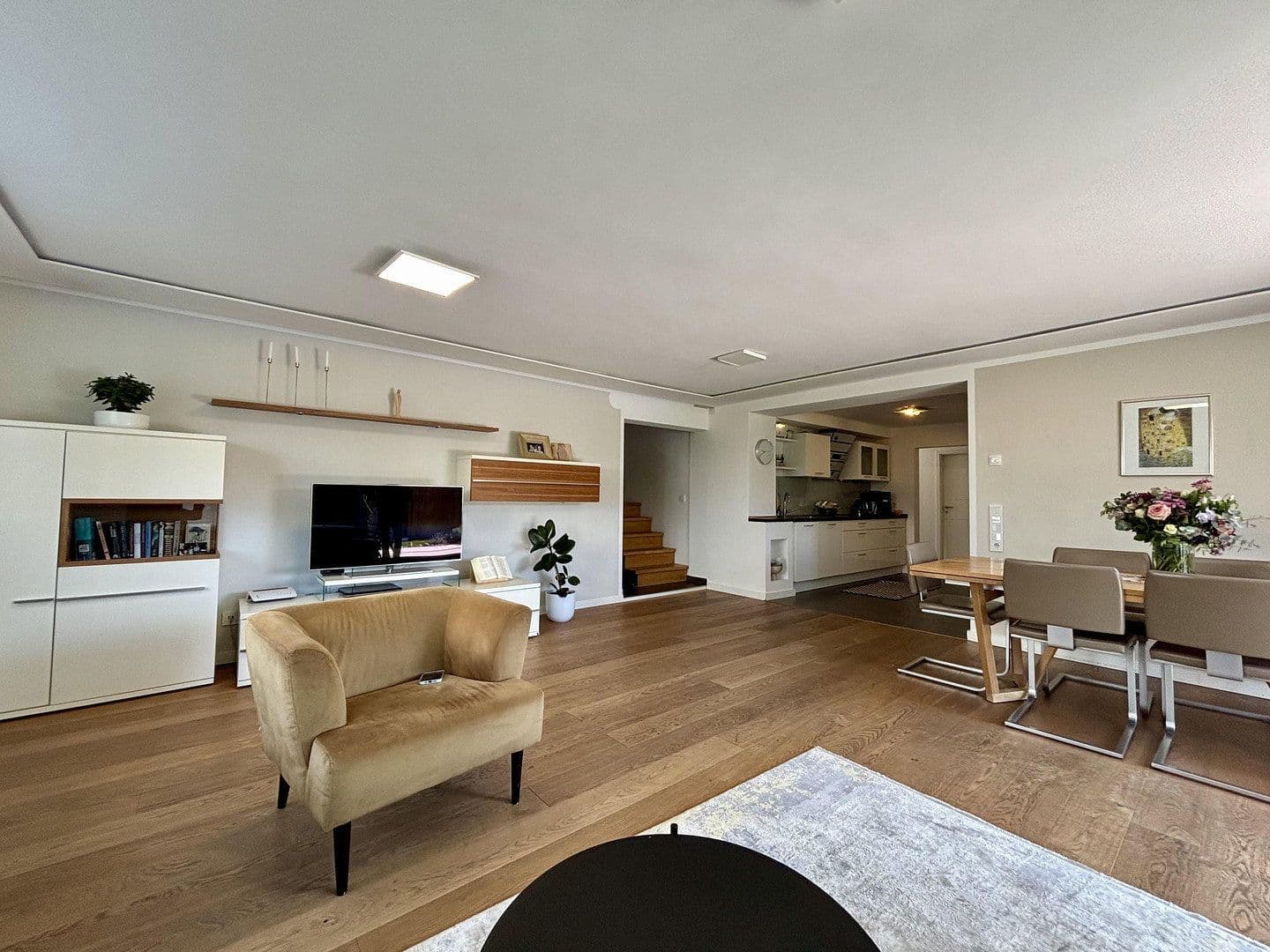 Predaj domu 400 m², pozemek 1.000 m², Heusenstamm, Hesensko Predaj domu 400 m², pozemek 1.000 m², Heusenstamm, Hesensko