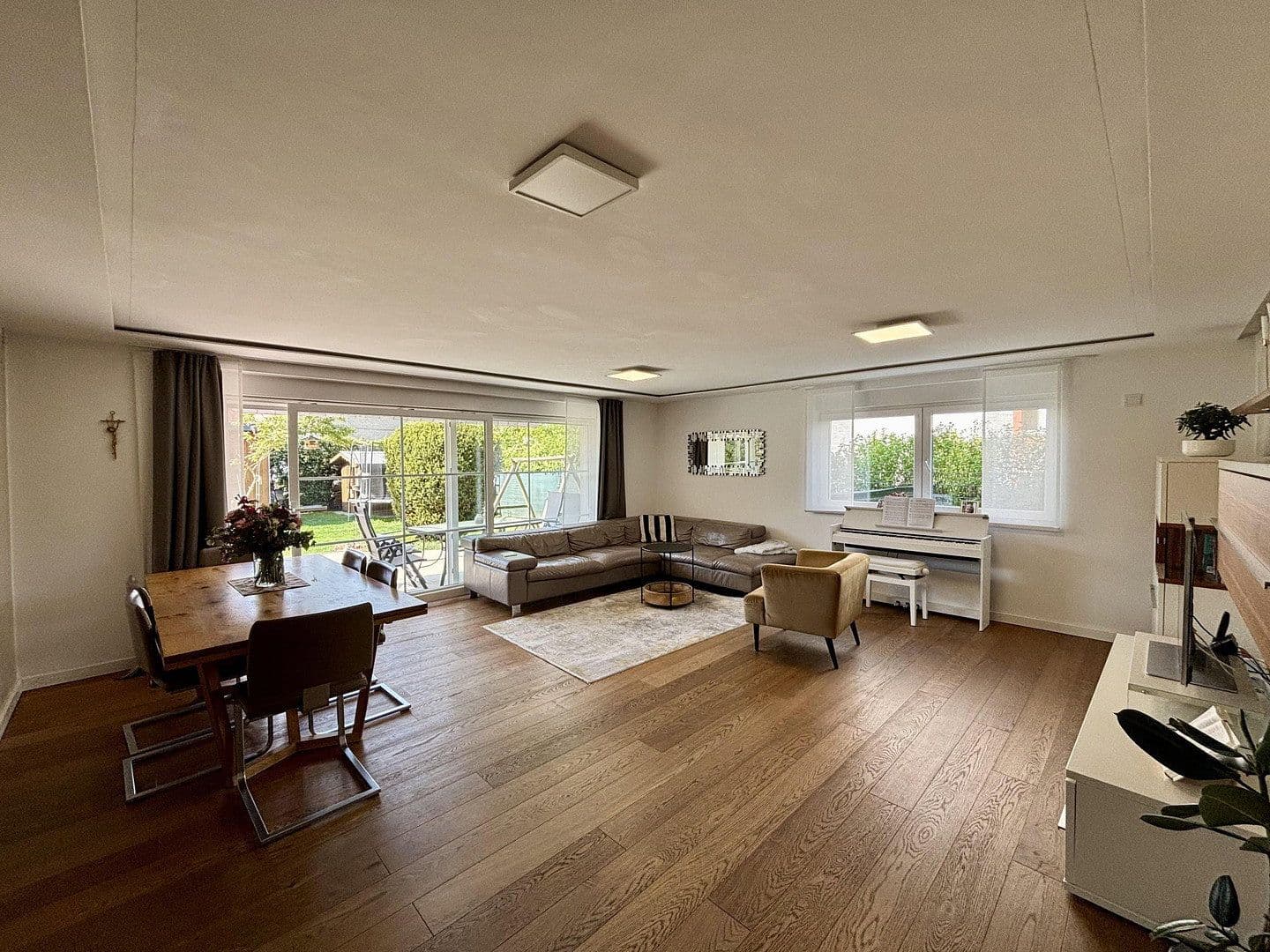 Predaj domu 400 m², pozemek 1.000 m², Heusenstamm, Hesensko Predaj domu 400 m², pozemek 1.000 m², Heusenstamm, Hesensko