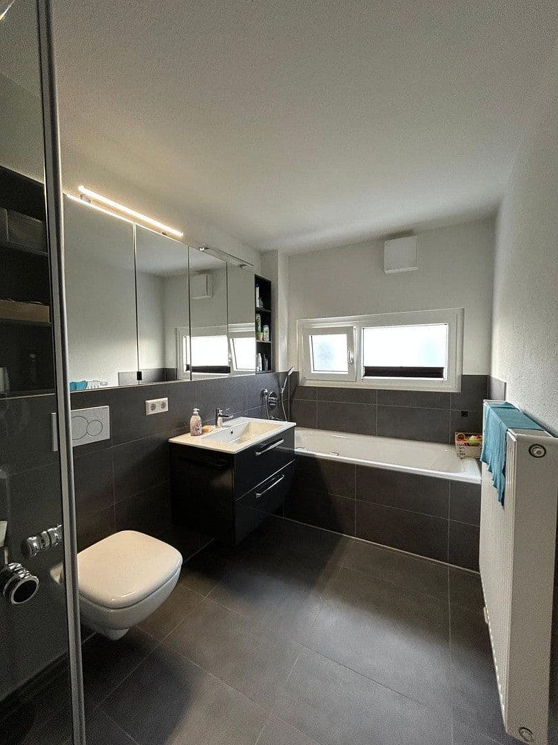 Prenájom domu 138 m², pozemek 100 m², Uli-biesinger-weg 7d, Augsburg, Bavorsko Prenájom domu 138 m², pozemek 100 m², Uli-biesinger-weg 7d, Augsburg, Bavorsko