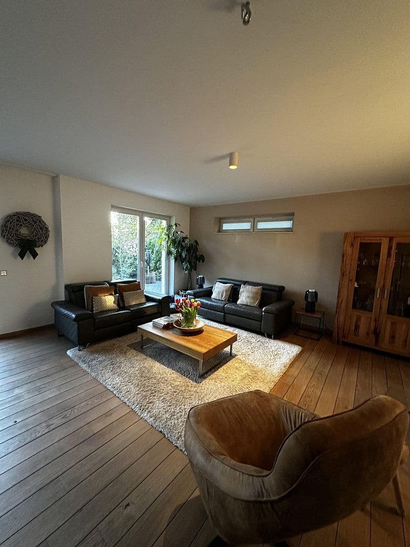Predaj domu 149 m², pozemek 1.000 m², Hude (Oldenburg), Dolné Sasko Predaj domu 149 m², pozemek 1.000 m², Hude (Oldenburg), Dolné Sasko