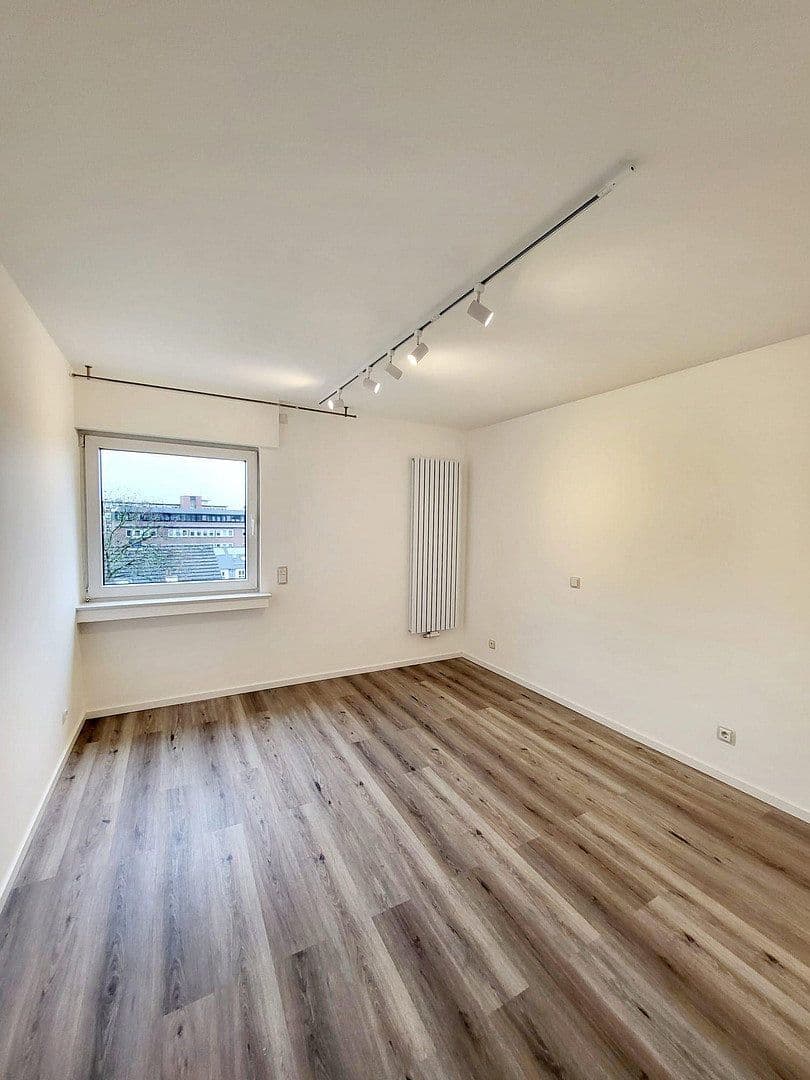 Prenájom bytu 4-izbový 92 m², Mulheim an der Ruhr, Severné Porýnie - Westfálsko Prenájom bytu 4-izbový 92 m², Mulheim an der Ruhr, Severné Porýnie - Westfálsko