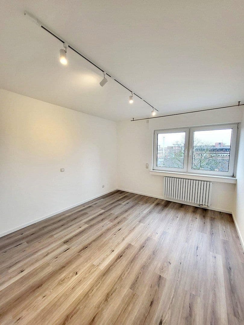 Prenájom bytu 4-izbový 92 m², Mulheim an der Ruhr, Severné Porýnie - Westfálsko Prenájom bytu 4-izbový 92 m², Mulheim an der Ruhr, Severné Porýnie - Westfálsko