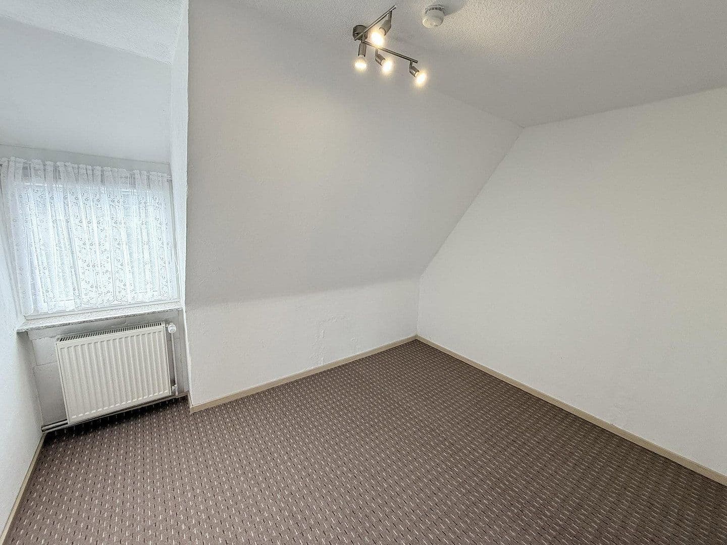 Predaj domu 109 m², pozemek 351 m², Neu Wulmstorf, Dolné Sasko Predaj domu 109 m², pozemek 351 m², Neu Wulmstorf, Dolné Sasko