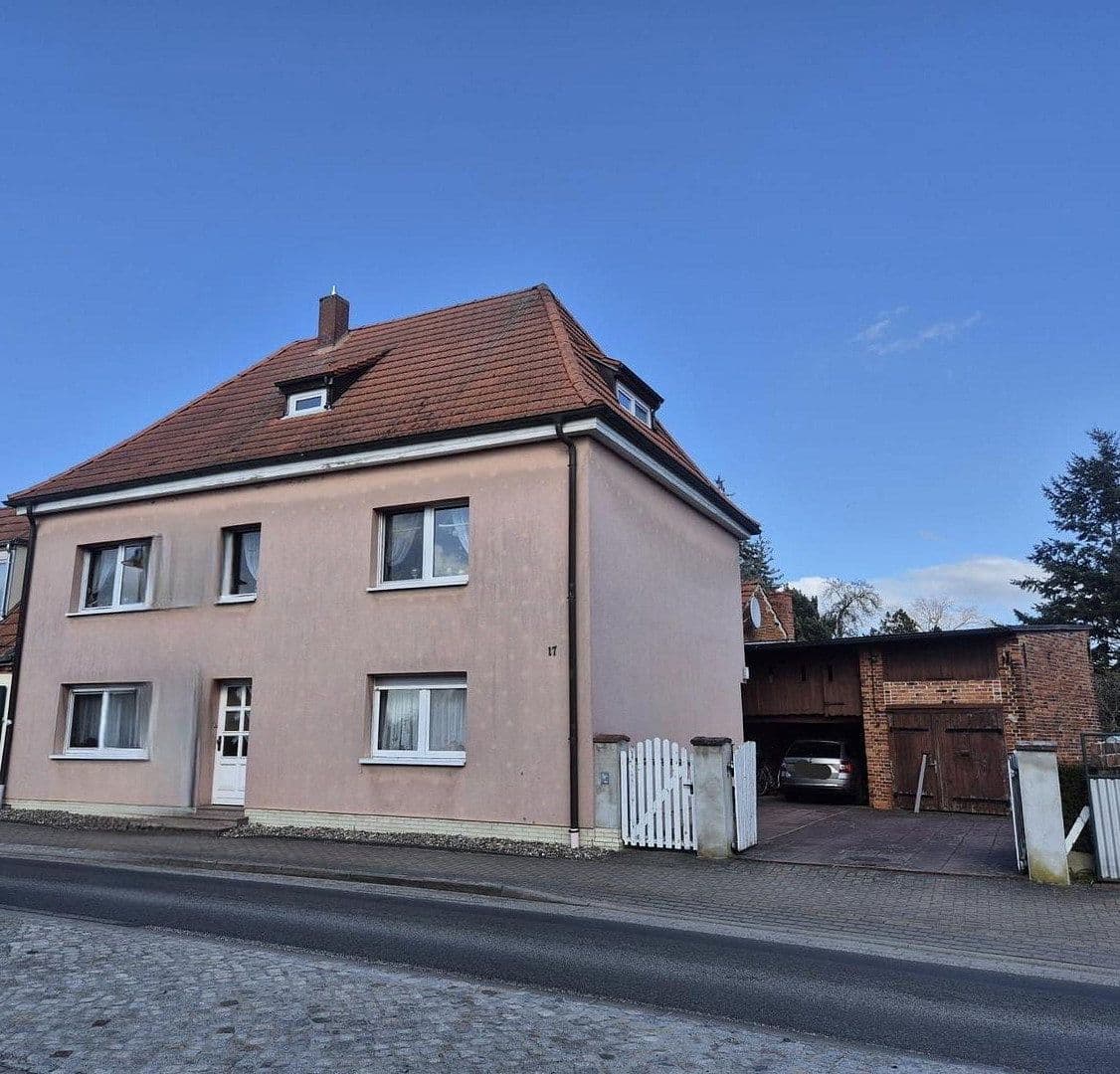 Prenájom bytu 5-izbový 100 m², Havelberger Straße 17, Bad Wilsnack, Brandenbursko Prenájom bytu 5-izbový 100 m², Havelberger Straße 17, Bad Wilsnack, Brandenbursko