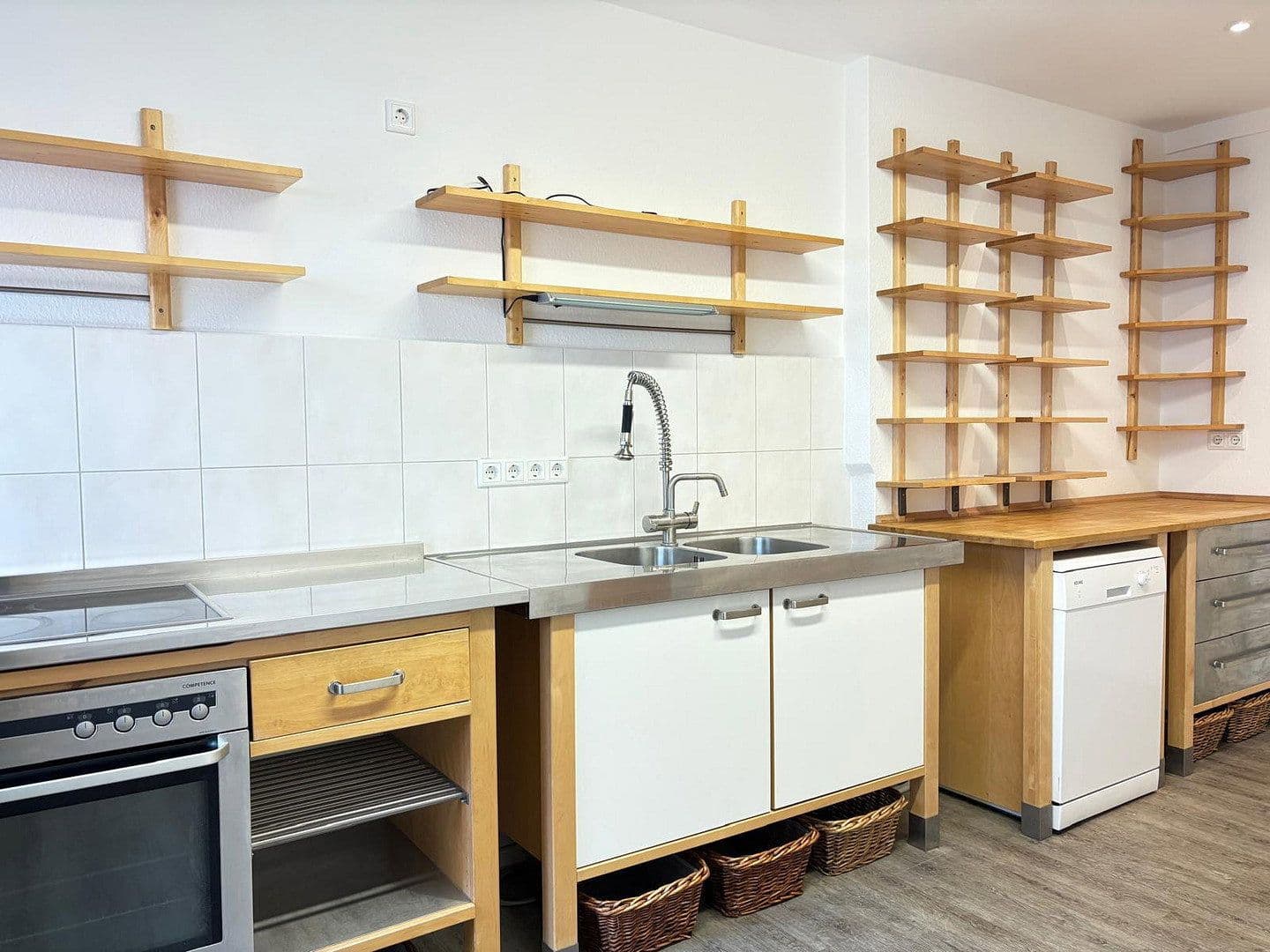 Prenájom domu 132 m², pozemek 25 m², Dietzenbach, Hesensko Prenájom domu 132 m², pozemek 25 m², Dietzenbach, Hesensko