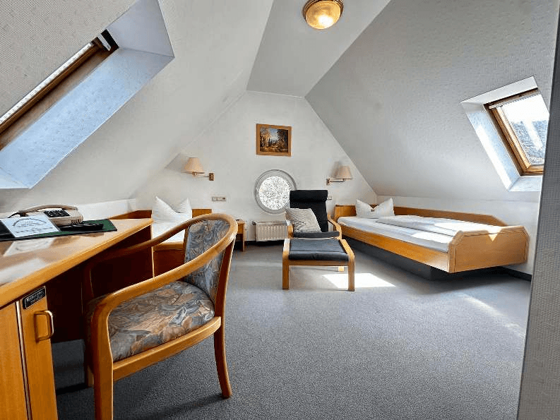 Predaj nebytového priestoru 1.960 m², Dingelstädter Str. 43, Heilbad Heiligenstadt, Durínsko Predaj nebytového priestoru 1.960 m², Dingelstädter Str. 43, Heilbad Heiligenstadt, Durínsko