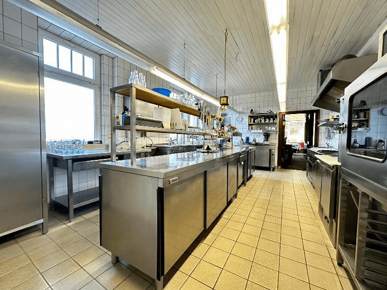 Predaj nebytového priestoru 1.960 m², Dingelstädter Str. 43, Heilbad Heiligenstadt, Durínsko Predaj nebytového priestoru 1.960 m², Dingelstädter Str. 43, Heilbad Heiligenstadt, Durínsko