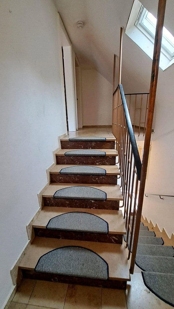 Prenájom bytu 4-izbový 100 m², Rheingoldstraße 146, Oberdiebach, Porýnie-Falcko Prenájom bytu 4-izbový 100 m², Rheingoldstraße 146, Oberdiebach, Porýnie-Falcko