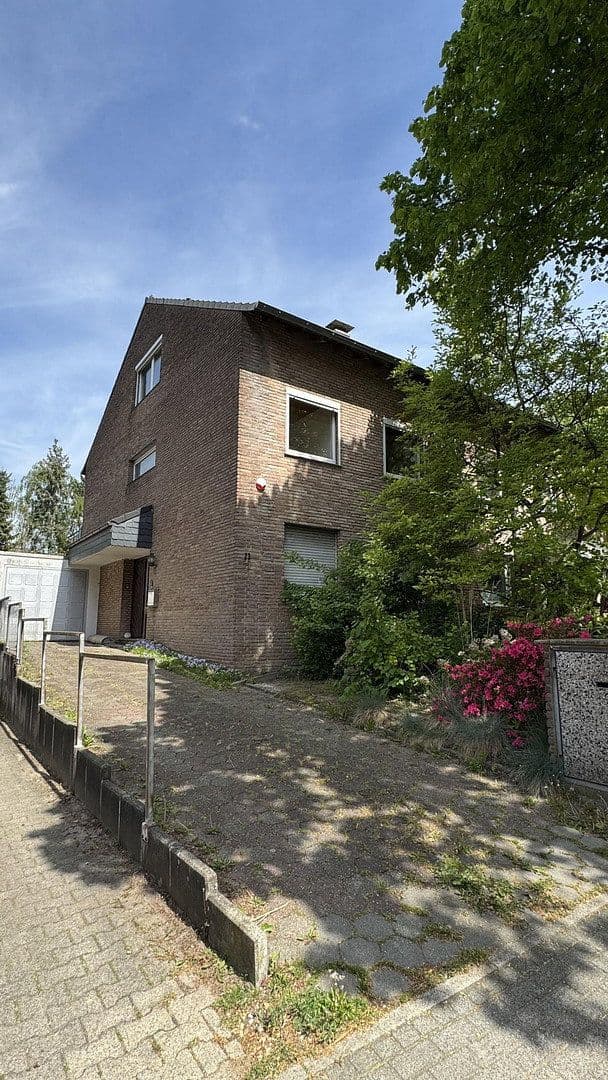 Predaj domu 214 m², pozemek 424 m², Schmachtenbergstraße 23, Essen, Severné Porýnie - Westfálsko Predaj domu 214 m², pozemek 424 m², Schmachtenbergstraße 23, Essen, Severné Porýnie - Westfálsko