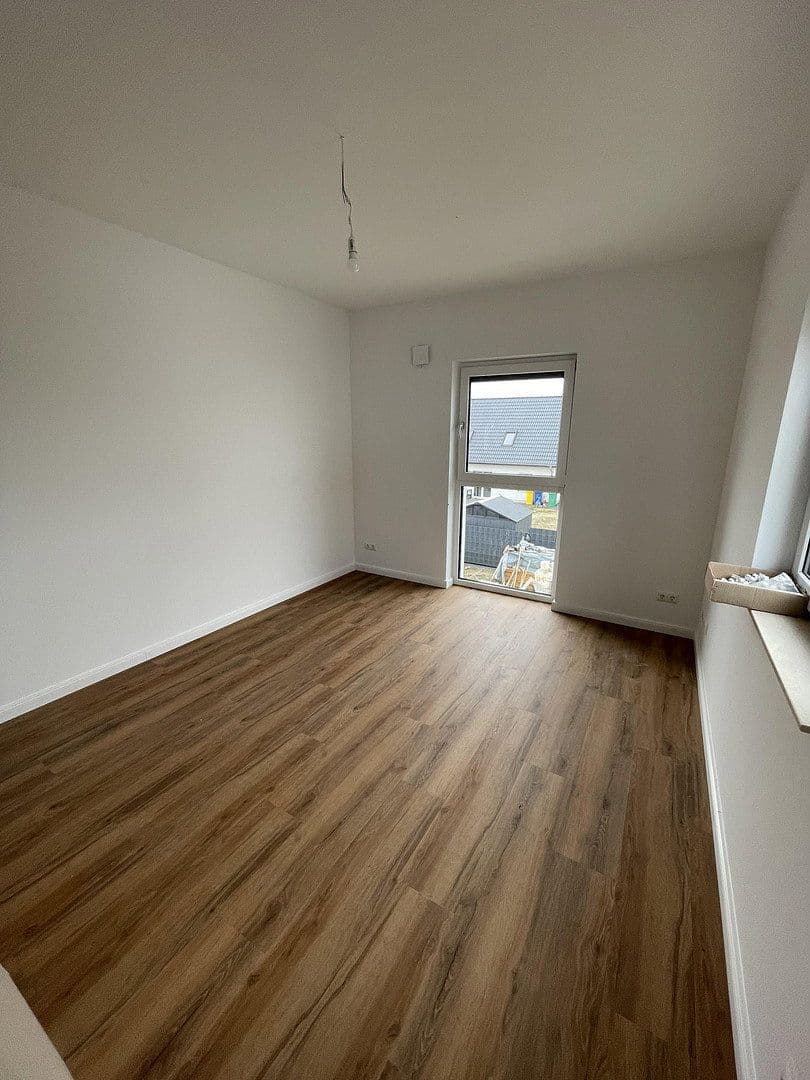 Prenájom domu 130 m², pozemek 300 m², Burgundstraße 22, Ludwigsfelde, Brandenbursko Prenájom domu 130 m², pozemek 300 m², Burgundstraße 22, Ludwigsfelde, Brandenbursko