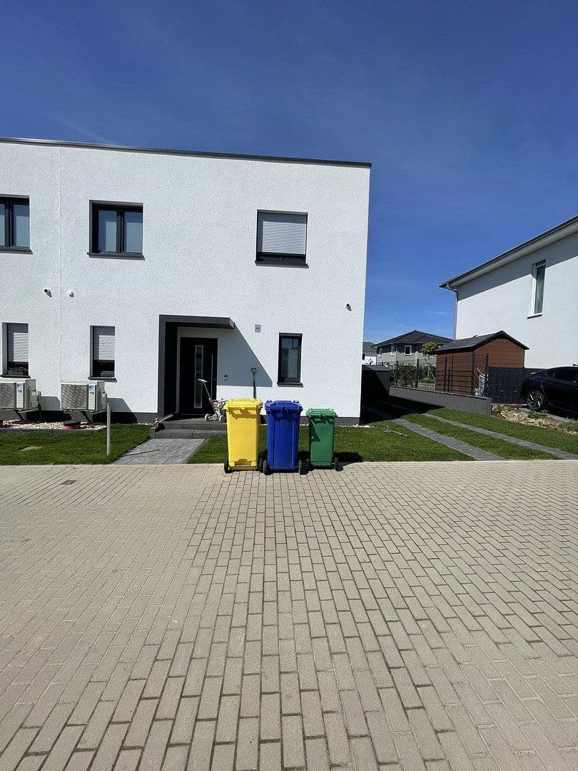 Prenájom domu 130 m², pozemek 300 m², Burgundstraße 22, Ludwigsfelde, Brandenbursko Prenájom domu 130 m², pozemek 300 m², Burgundstraße 22, Ludwigsfelde, Brandenbursko