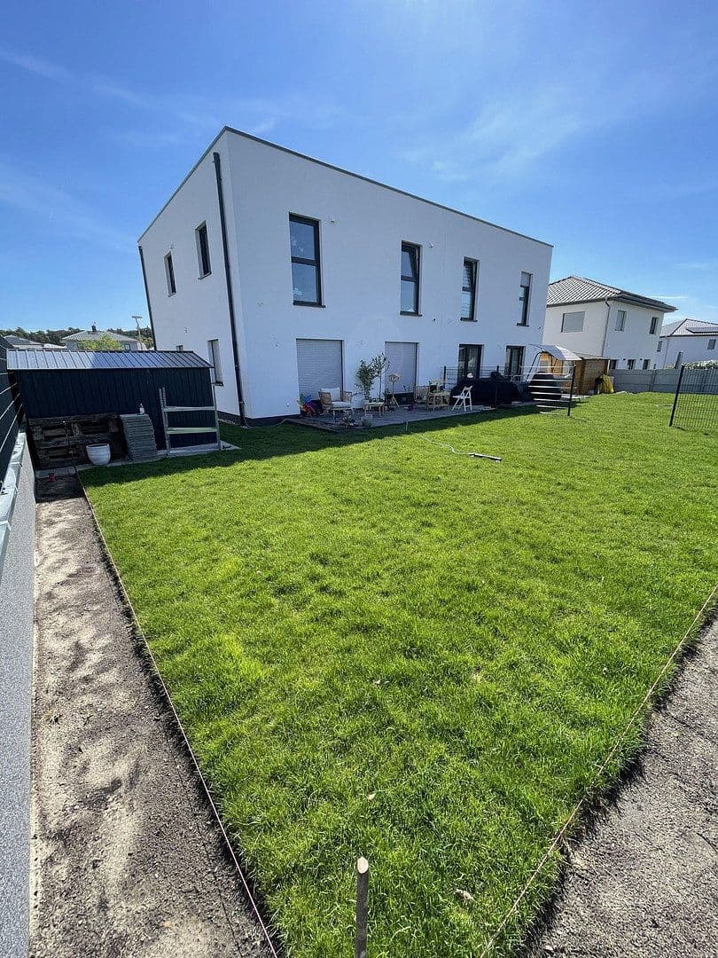 Prenájom domu 130 m², pozemek 300 m², Burgundstraße 22, Ludwigsfelde, Brandenbursko Prenájom domu 130 m², pozemek 300 m², Burgundstraße 22, Ludwigsfelde, Brandenbursko