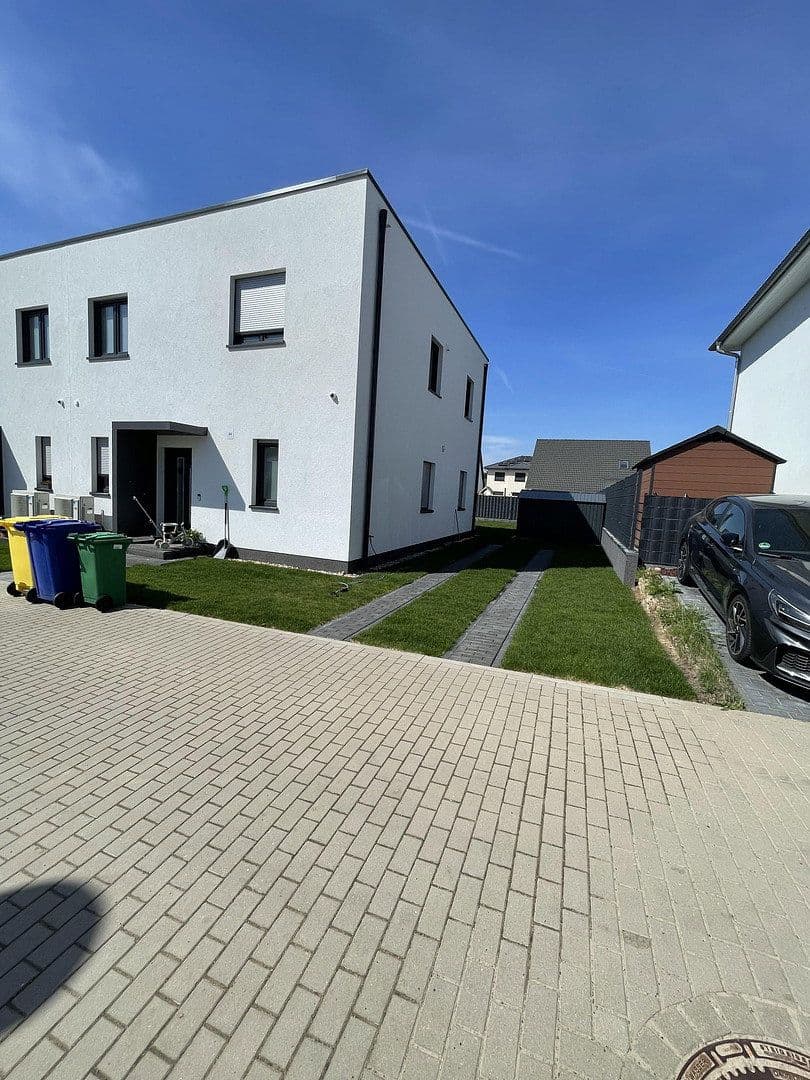 Prenájom domu 130 m², pozemek 300 m², Burgundstraße 22, Ludwigsfelde, Brandenbursko Prenájom domu 130 m², pozemek 300 m², Burgundstraße 22, Ludwigsfelde, Brandenbursko