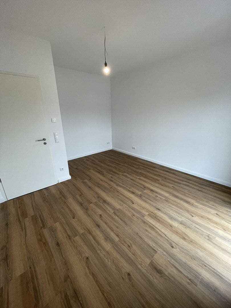 Prenájom domu 130 m², pozemek 300 m², Burgundstraße 22, Ludwigsfelde, Brandenbursko Prenájom domu 130 m², pozemek 300 m², Burgundstraße 22, Ludwigsfelde, Brandenbursko