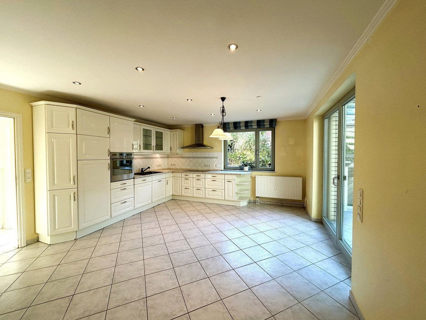 Predaj domu 324 m², pozemek 1.111 m², Mönkeberg, Šlezvicko-Holštajnsko Predaj domu 324 m², pozemek 1.111 m², Mönkeberg, Šlezvicko-Holštajnsko