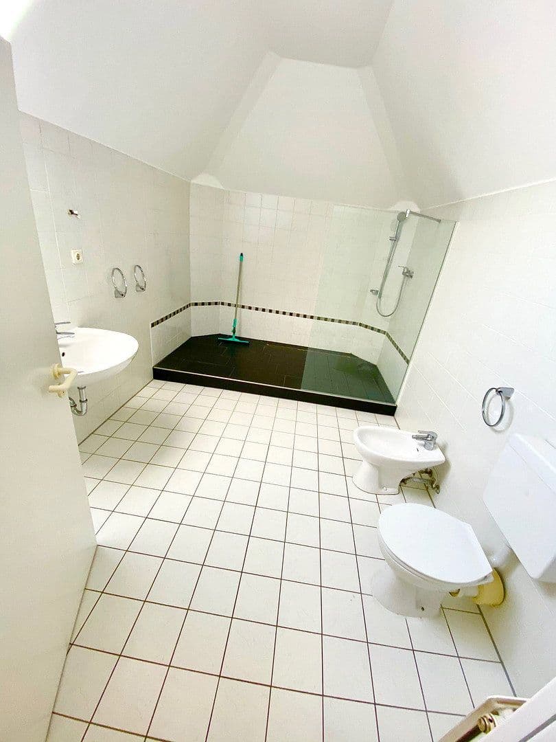 Prenájom bytu 2-izbový 112 m², Detmolder Str. 43, Bielefeld, Severné Porýnie - Westfálsko Prenájom bytu 2-izbový 112 m², Detmolder Str. 43, Bielefeld, Severné Porýnie - Westfálsko