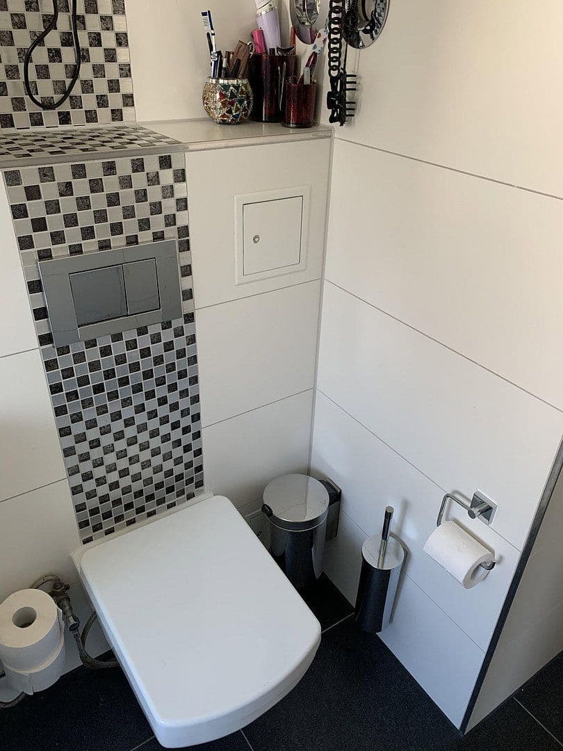Prenájom bytu 4-izbový 97 m², Glaserstr. 11, Frankfurt am Main Oberrad, Hesensko Prenájom bytu 4-izbový 97 m², Glaserstr. 11, Frankfurt am Main Oberrad, Hesensko