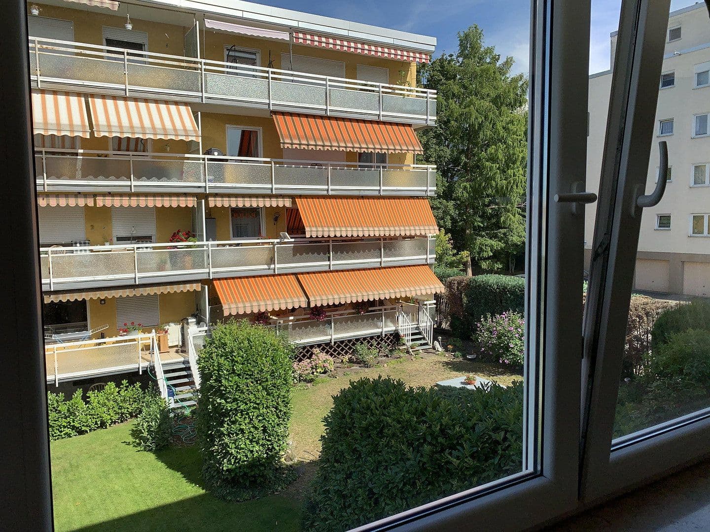 Prenájom bytu 4-izbový 97 m², Glaserstr. 11, Frankfurt am Main Oberrad, Hesensko Prenájom bytu 4-izbový 97 m², Glaserstr. 11, Frankfurt am Main Oberrad, Hesensko
