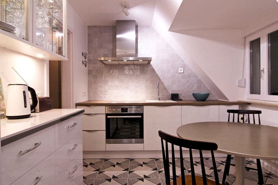 Prenájom bytu 2-izbový 74 m², Heidelberg, Bádensko-Wurttembersko Prenájom bytu 2-izbový 74 m², Heidelberg, Bádensko-Wurttembersko