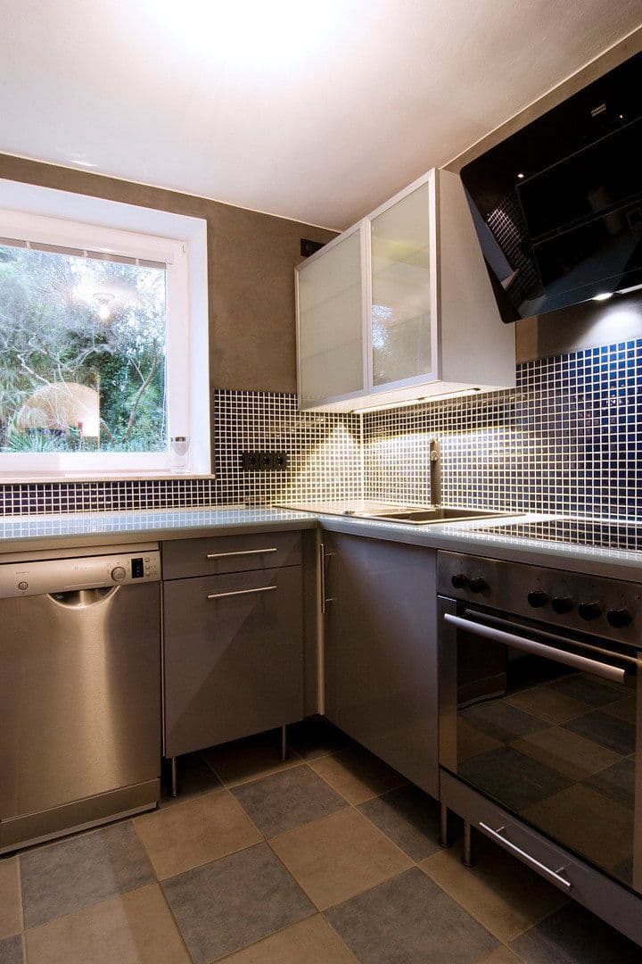 Prenájom bytu 2-izbový 80 m², Heidelberg, Bádensko-Wurttembersko Prenájom bytu 2-izbový 80 m², Heidelberg, Bádensko-Wurttembersko