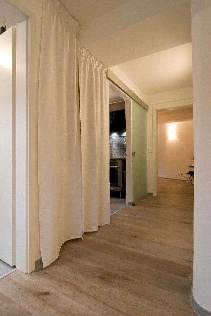 Prenájom bytu 2-izbový 80 m², Heidelberg, Bádensko-Wurttembersko Prenájom bytu 2-izbový 80 m², Heidelberg, Bádensko-Wurttembersko