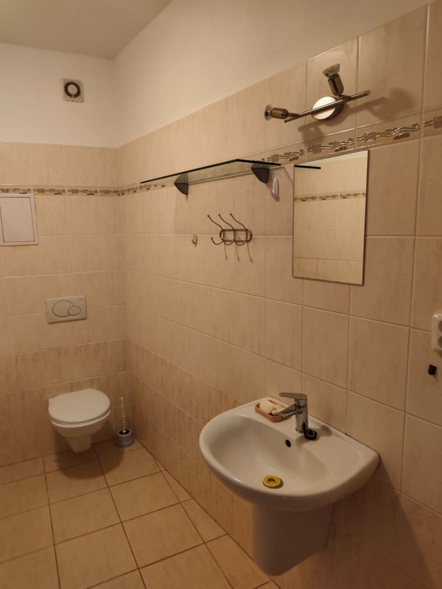 Prenájom bytu 1-izbový 36 m², Resselovo náměstí, Chrudim, Pardubický kraj Prenájom bytu 1-izbový 36 m², Resselovo náměstí, Chrudim, Pardubický kraj