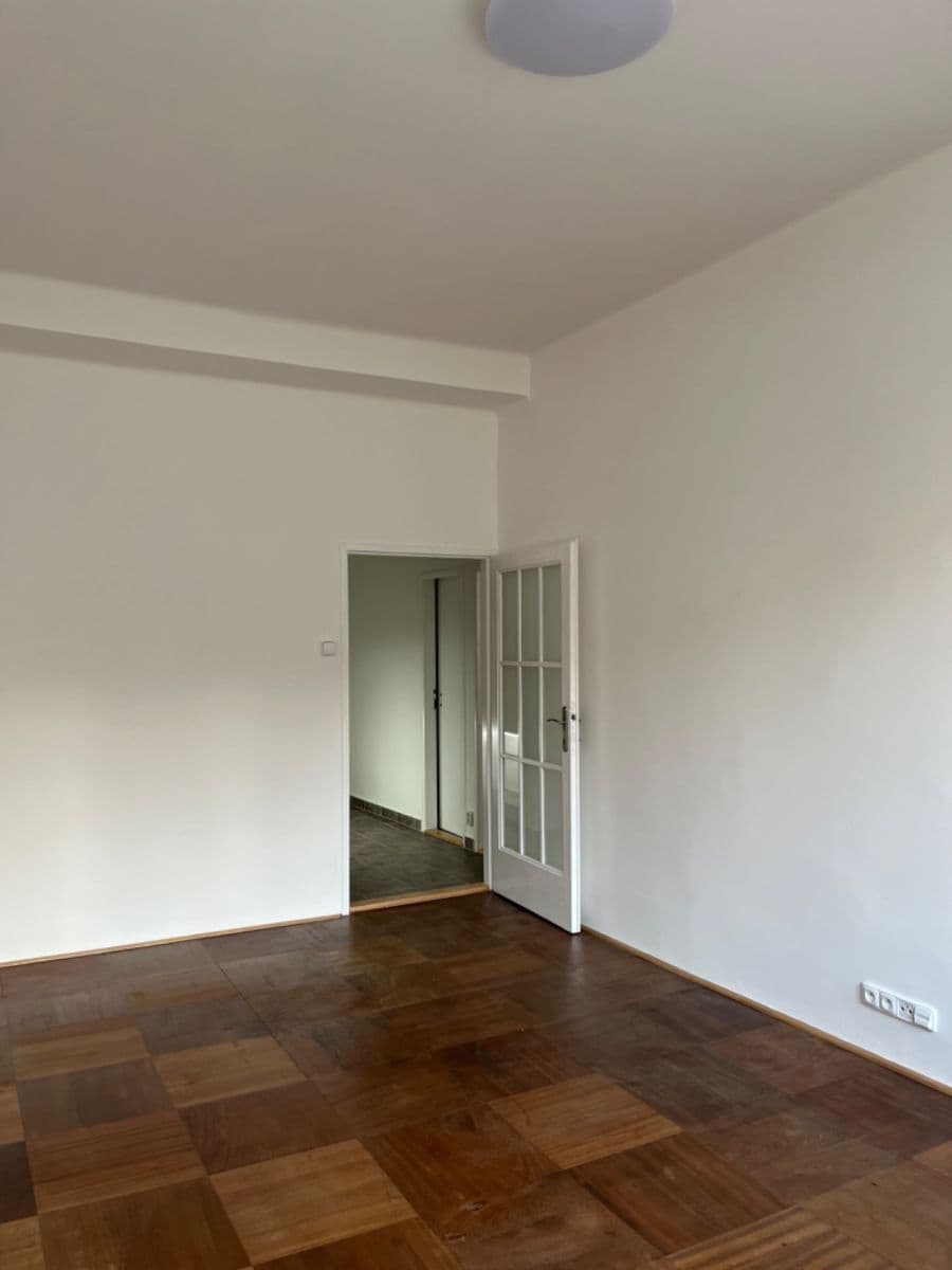 Prenájom bytu 1-izbový 40 m², Puškinovo náměstí, Praha, Praha Prenájom bytu 1-izbový 40 m², Puškinovo náměstí, Praha, Praha