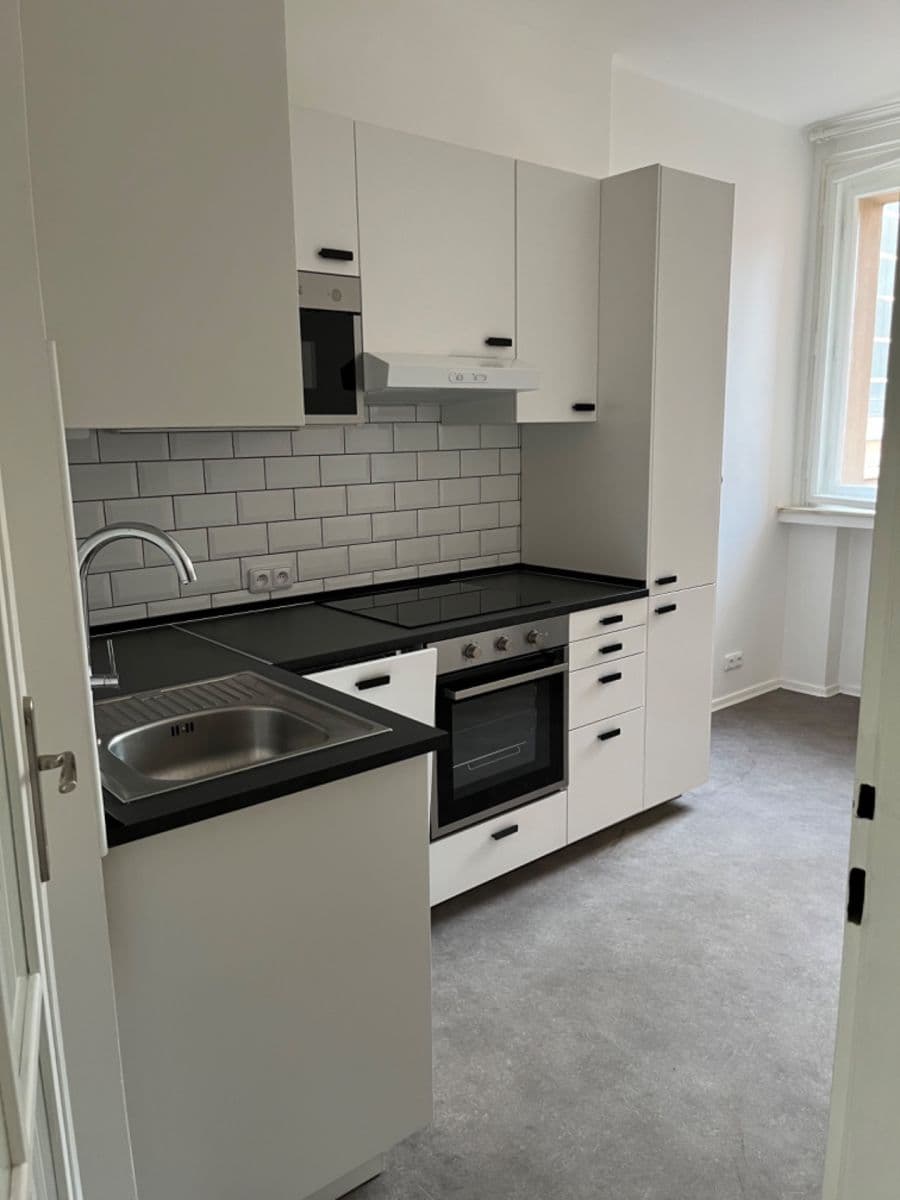 Prenájom bytu 1-izbový 40 m², Puškinovo náměstí, Praha, Praha Prenájom bytu 1-izbový 40 m², Puškinovo náměstí, Praha, Praha