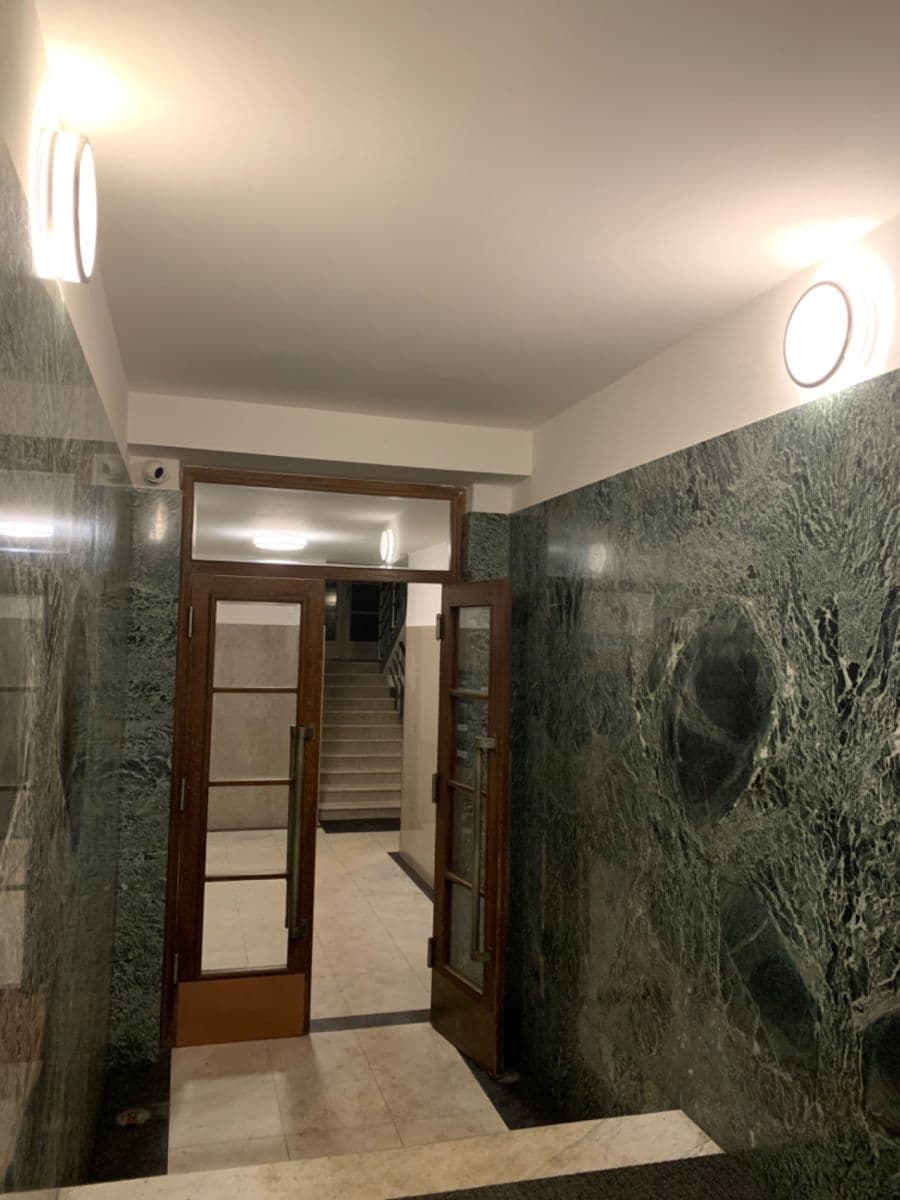 Prenájom bytu 1-izbový 40 m², Puškinovo náměstí, Praha, Praha Prenájom bytu 1-izbový 40 m², Puškinovo náměstí, Praha, Praha