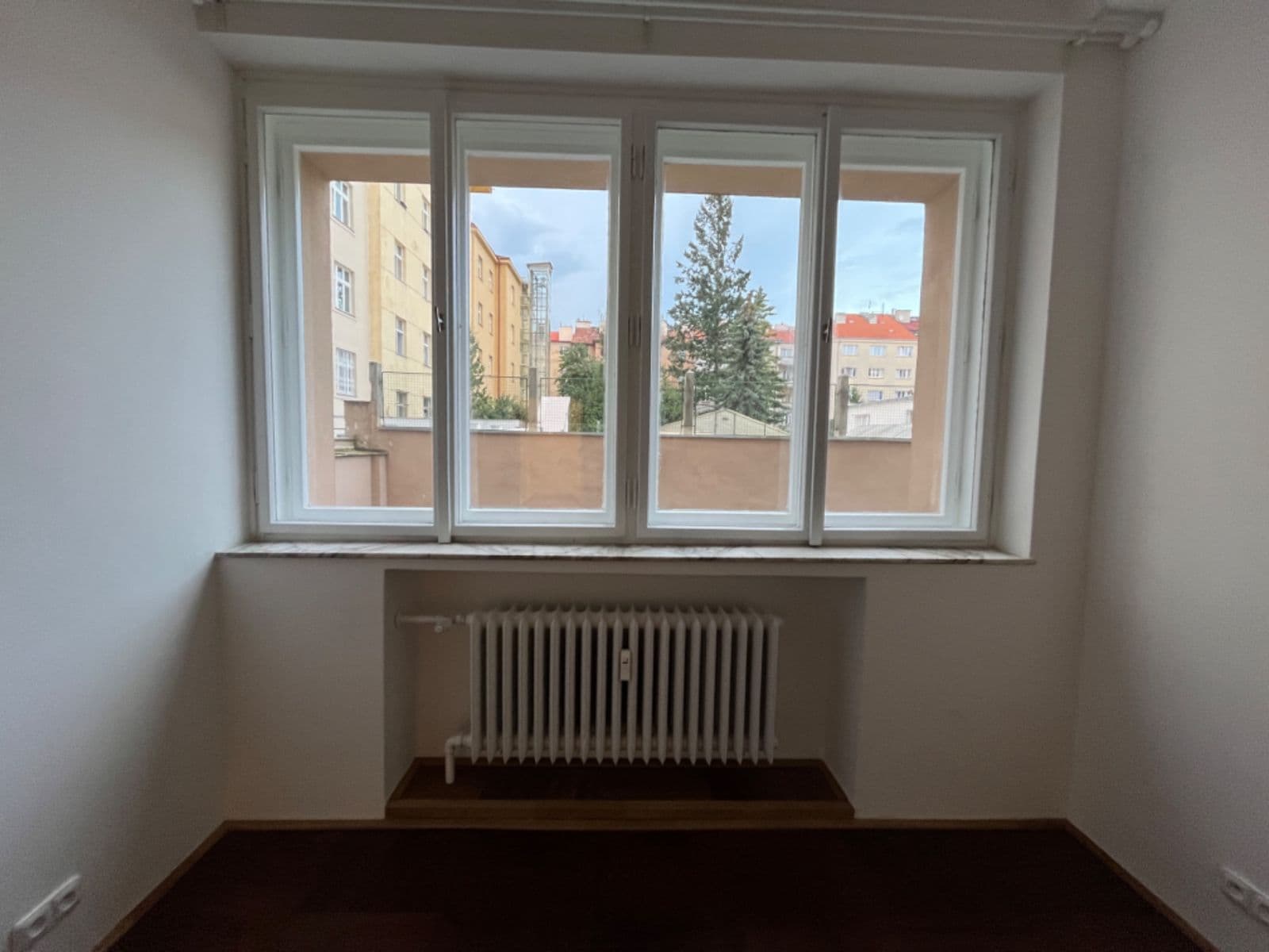 Prenájom bytu 1-izbový 40 m², Puškinovo náměstí, Praha, Praha Prenájom bytu 1-izbový 40 m², Puškinovo náměstí, Praha, Praha