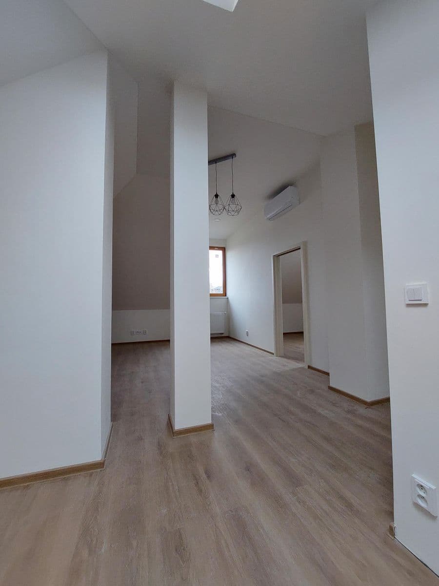 Prenájom bytu 3-izbový 602 m², K Novému dvoru, Praha, Praha Prenájom bytu 3-izbový 602 m², K Novému dvoru, Praha, Praha