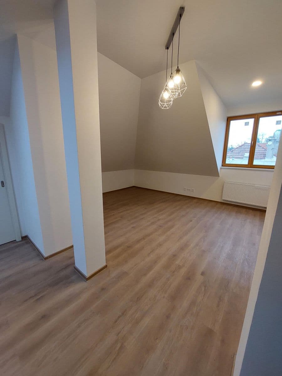 Prenájom bytu 3-izbový 602 m², K Novému dvoru, Praha, Praha Prenájom bytu 3-izbový 602 m², K Novému dvoru, Praha, Praha