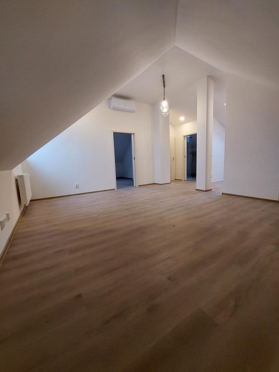 Prenájom bytu 3-izbový 602 m², K Novému dvoru, Praha, Praha Prenájom bytu 3-izbový 602 m², K Novému dvoru, Praha, Praha