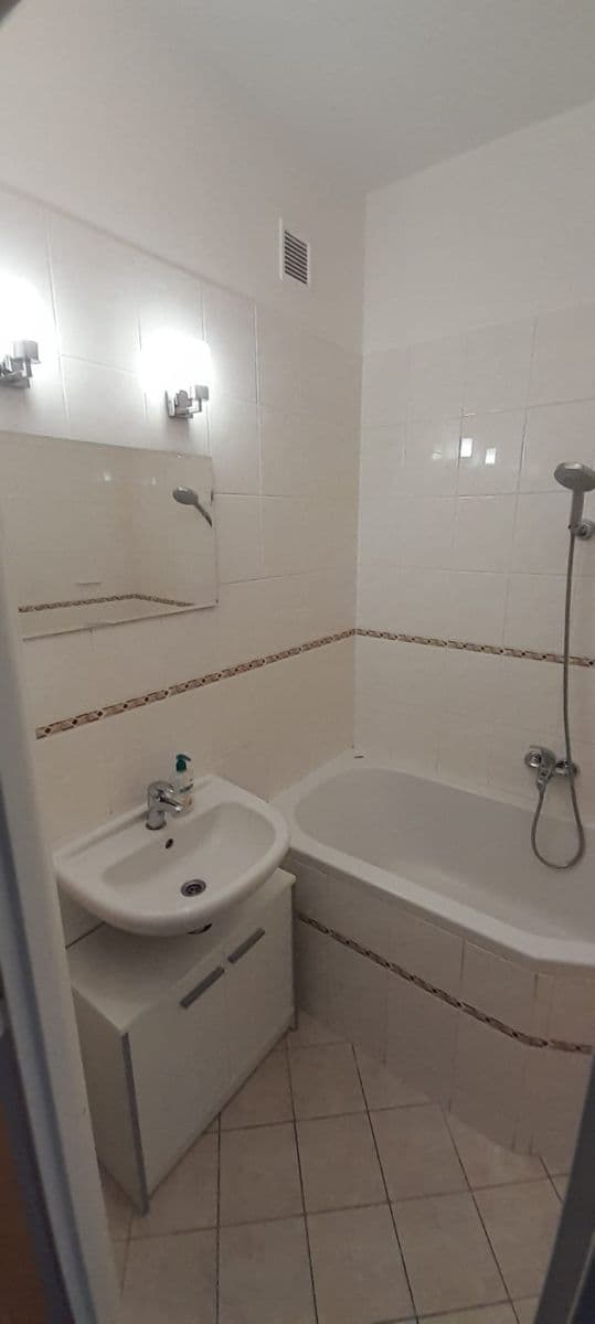 Prenájom bytu 2-izbový 54 m², Tyršova, Zlín, Zlínský kraj Prenájom bytu 2-izbový 54 m², Tyršova, Zlín, Zlínský kraj