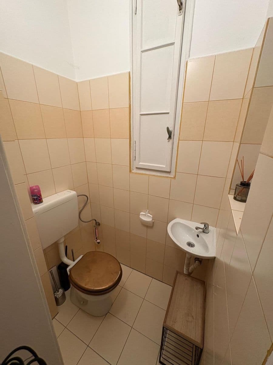 Prenájom bytu 2-izbový 80 m², Na Kovárně, Praha, Praha Prenájom bytu 2-izbový 80 m², Na Kovárně, Praha, Praha