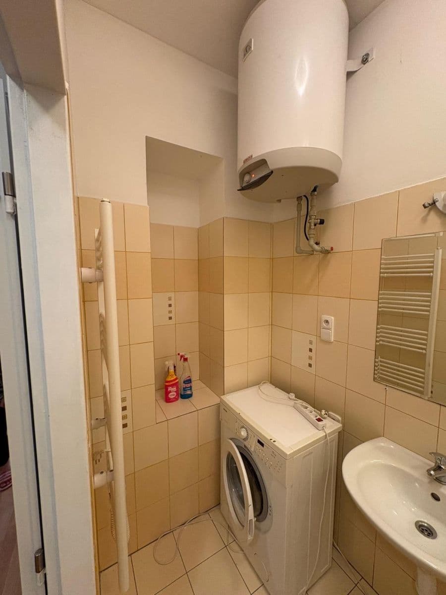 Prenájom bytu 2-izbový 80 m², Na Kovárně, Praha, Praha Prenájom bytu 2-izbový 80 m², Na Kovárně, Praha, Praha