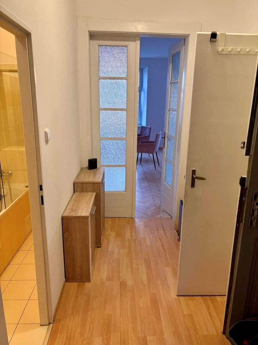 Prenájom bytu 2-izbový 80 m², Na Kovárně, Praha, Praha Prenájom bytu 2-izbový 80 m², Na Kovárně, Praha, Praha