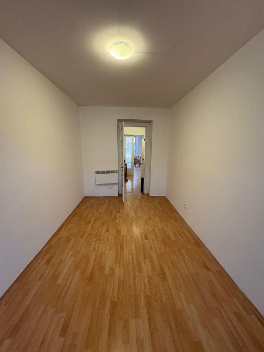 Prenájom bytu 2-izbový 80 m², Na Kovárně, Praha, Praha Prenájom bytu 2-izbový 80 m², Na Kovárně, Praha, Praha