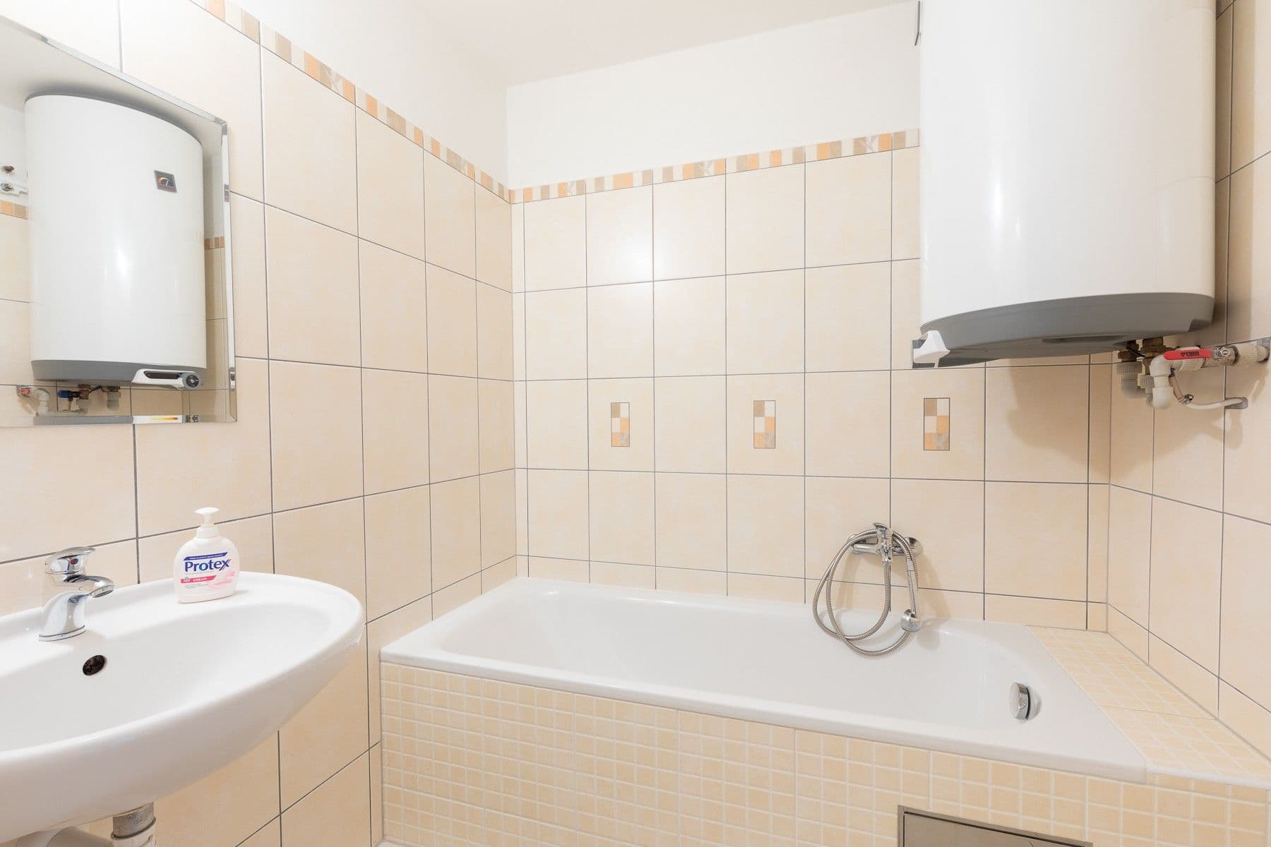 Prenájom bytu 1-izbový 40 m², Mahenova, Praha, Praha Prenájom bytu 1-izbový 40 m², Mahenova, Praha, Praha