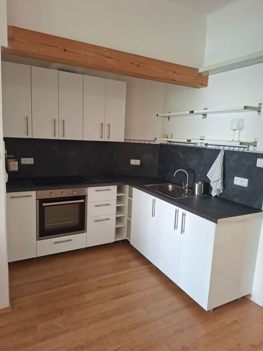 Prenájom bytu 2-izbový 46 m², Holandská, Praha, Praha Prenájom bytu 2-izbový 46 m², Holandská, Praha, Praha