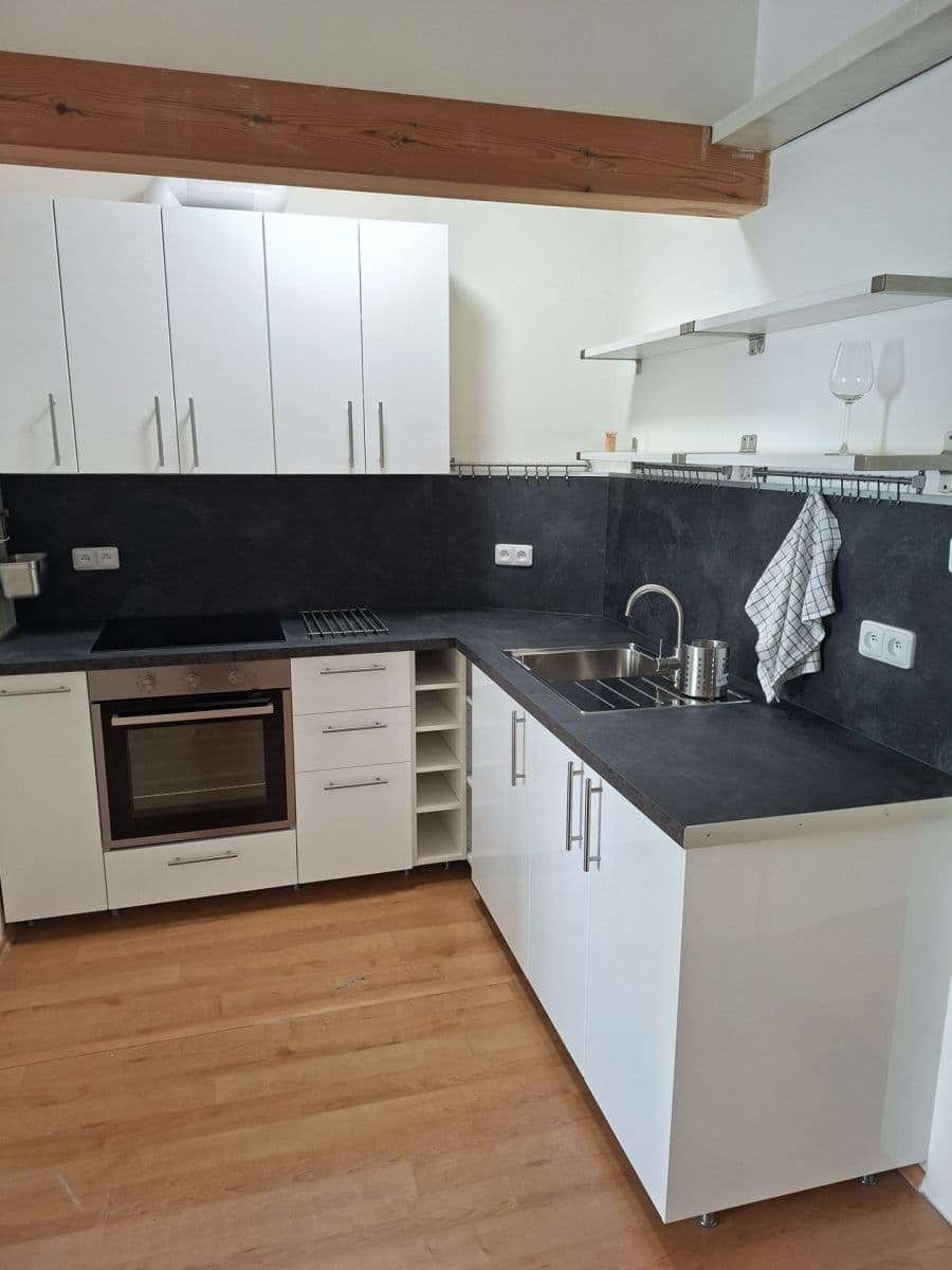 Prenájom bytu 2-izbový 46 m², Holandská, Praha, Praha Prenájom bytu 2-izbový 46 m², Holandská, Praha, Praha