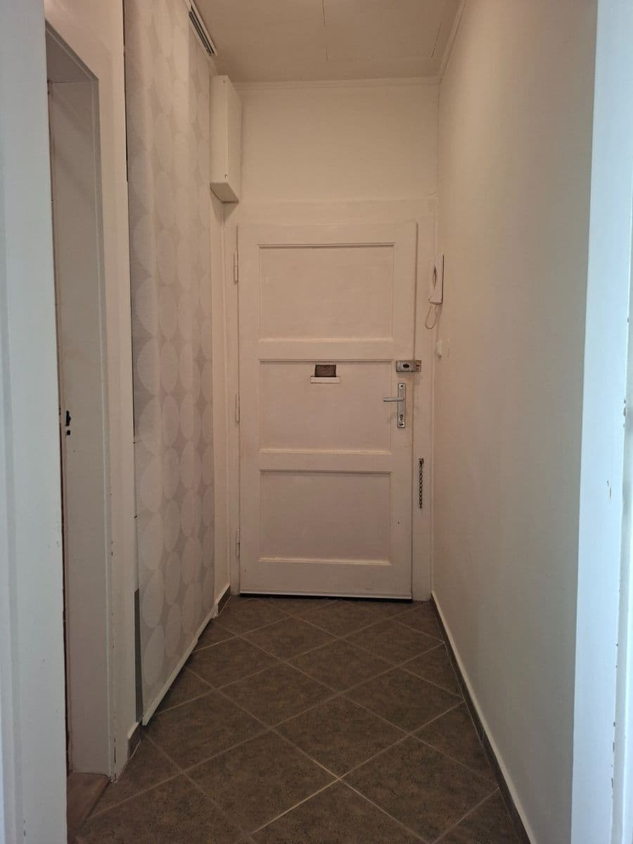 Prenájom bytu 2-izbový 46 m², Holandská, Praha, Praha Prenájom bytu 2-izbový 46 m², Holandská, Praha, Praha