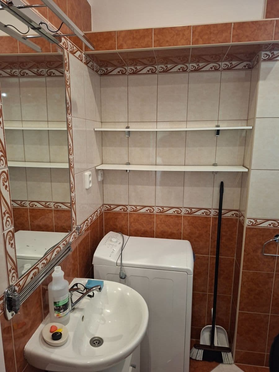 Prenájom bytu 2-izbový 46 m², Holandská, Praha, Praha Prenájom bytu 2-izbový 46 m², Holandská, Praha, Praha
