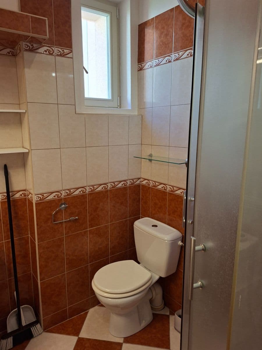 Prenájom bytu 2-izbový 46 m², Holandská, Praha, Praha Prenájom bytu 2-izbový 46 m², Holandská, Praha, Praha