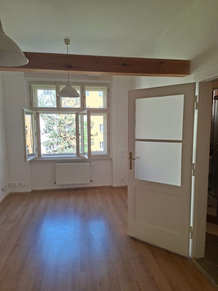 Prenájom bytu 2-izbový 46 m², Holandská, Praha, Praha Prenájom bytu 2-izbový 46 m², Holandská, Praha, Praha