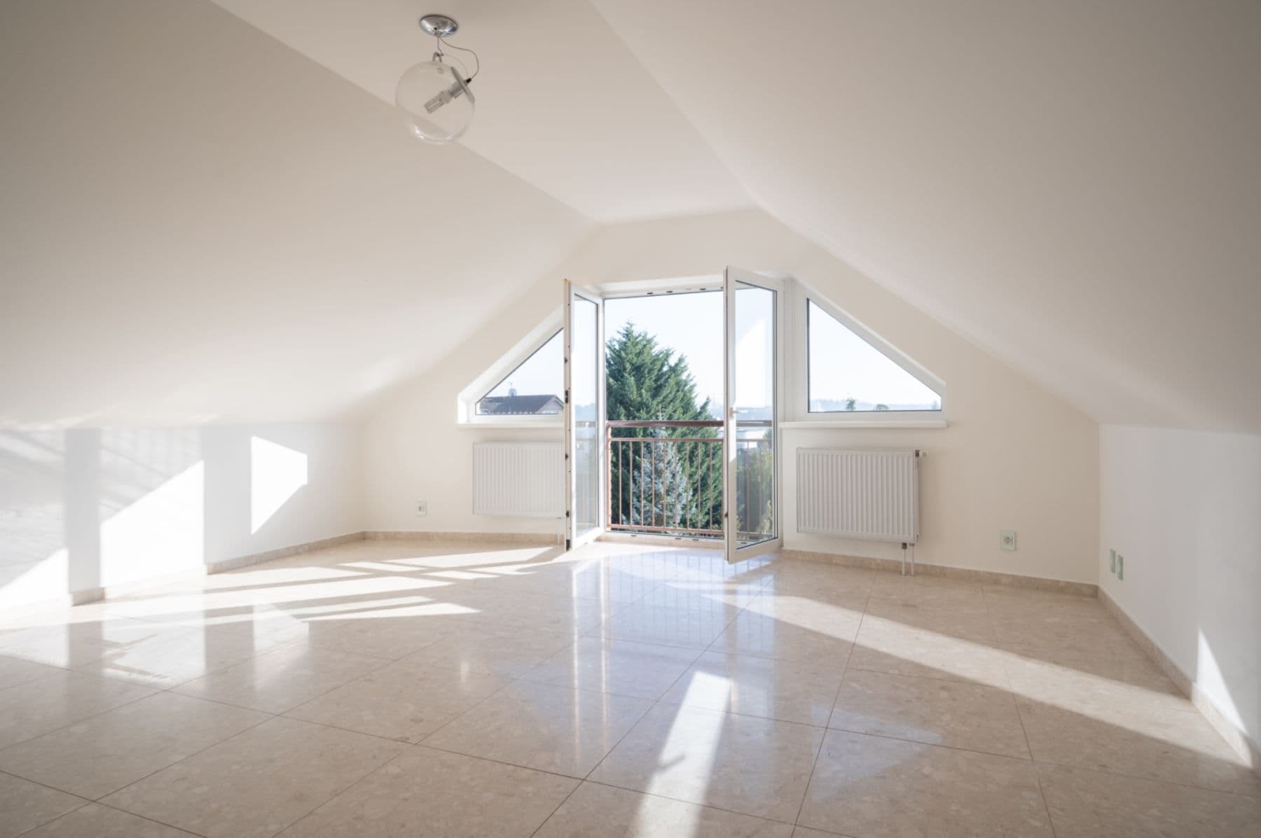 Predaj bytu 3-izbový 134 m², Dělnická, Dolní Břežany, Středočeský kraj Predaj bytu 3-izbový 134 m², Dělnická, Dolní Břežany, Středočeský kraj