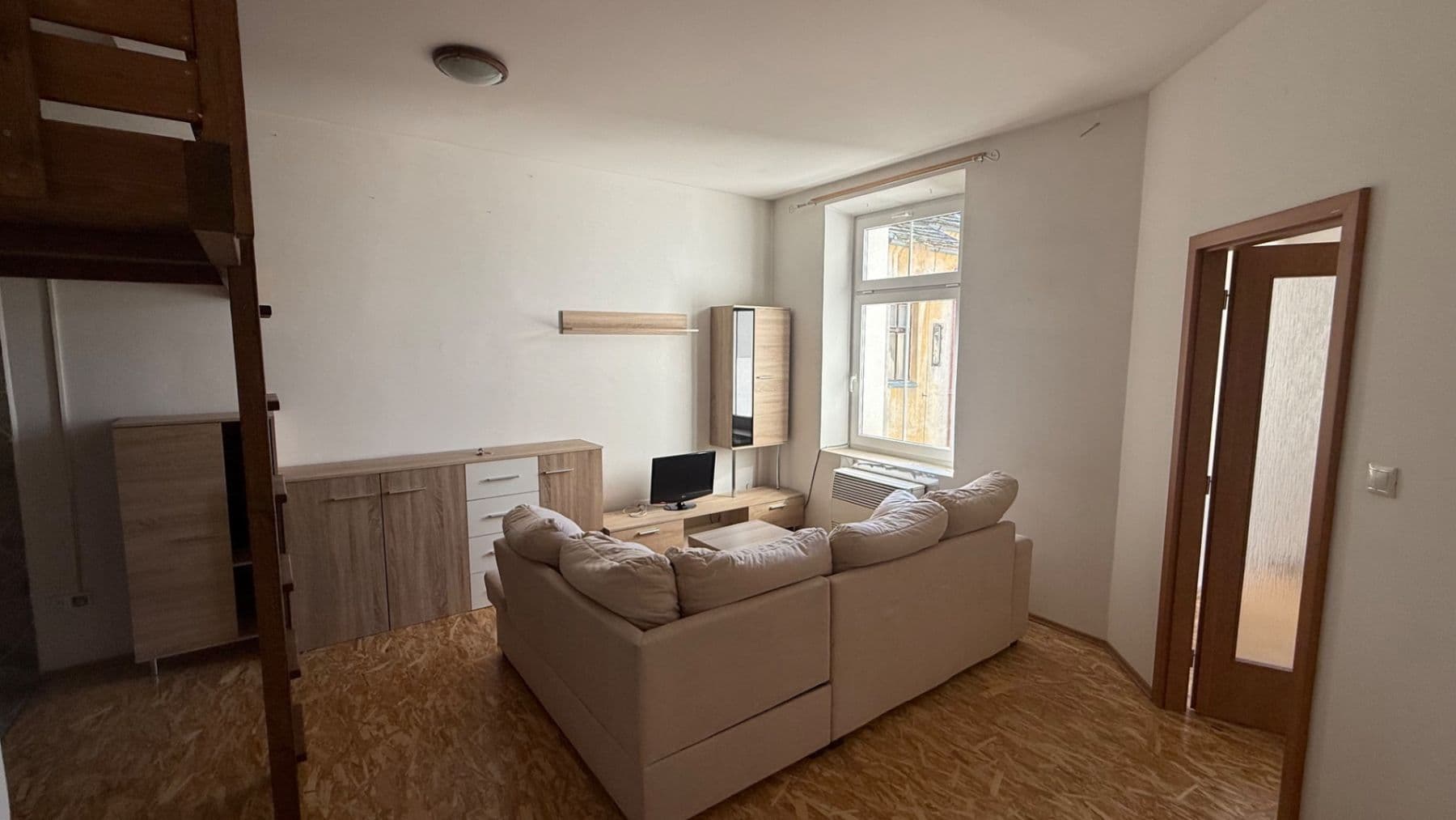 Prenájom bytu 1-izbový 40 m², Rubešova, Plzeň, Plzeňský kraj Prenájom bytu 1-izbový 40 m², Rubešova, Plzeň, Plzeňský kraj