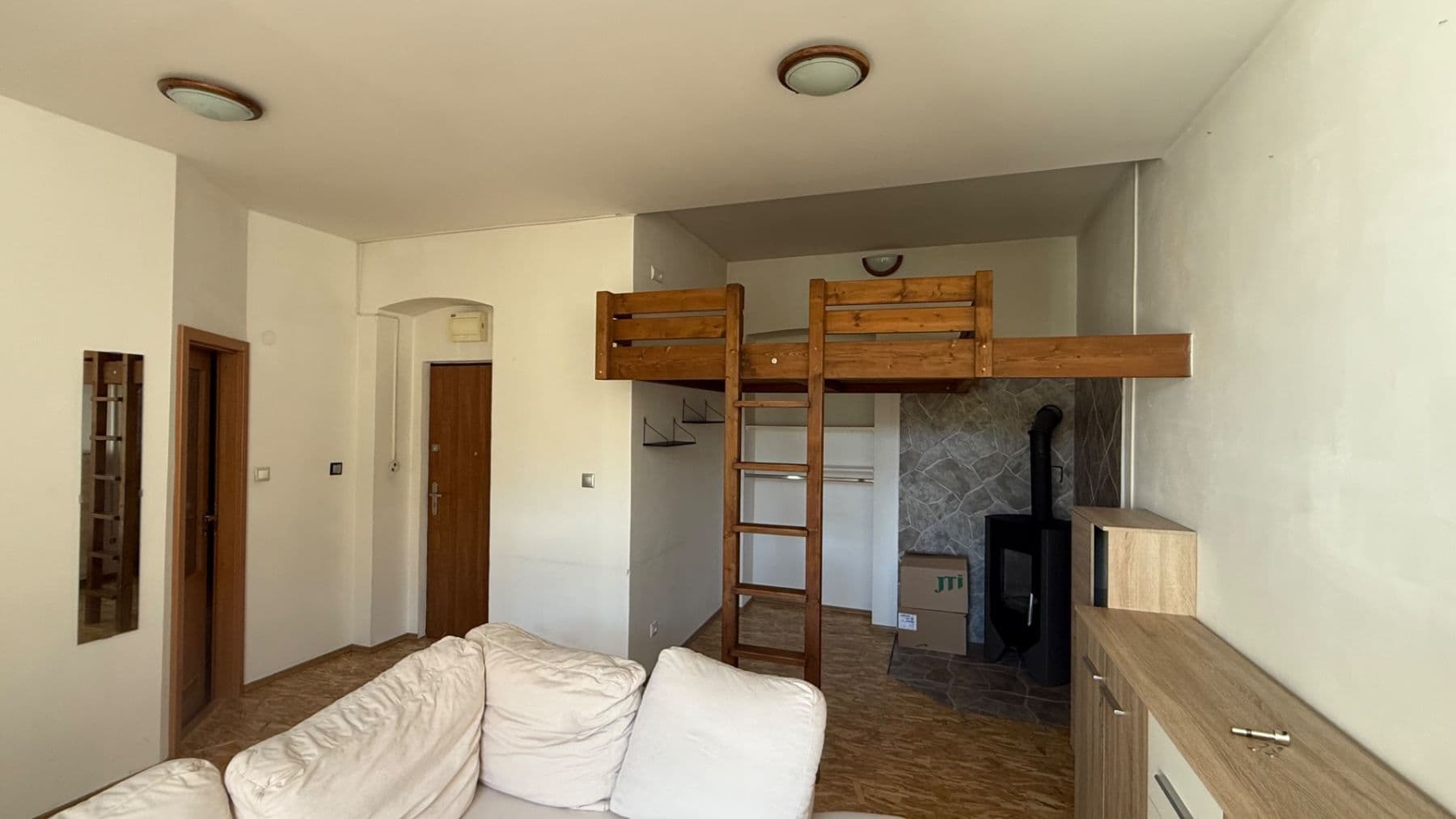 Prenájom bytu 1-izbový 40 m², Rubešova, Plzeň, Plzeňský kraj Prenájom bytu 1-izbový 40 m², Rubešova, Plzeň, Plzeňský kraj