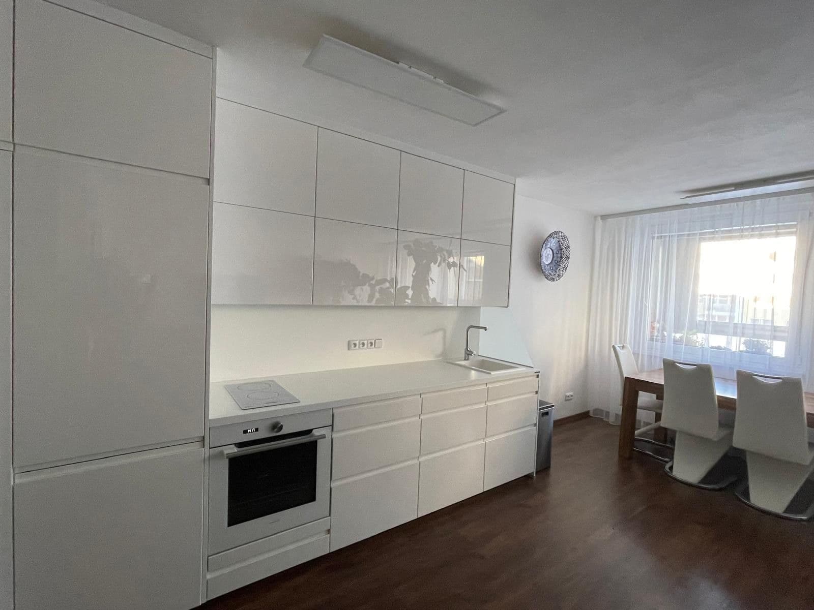 Prenájom bytu 3-izbový 82 m², Jeseniova, Praha, Praha Prenájom bytu 3-izbový 82 m², Jeseniova, Praha, Praha
