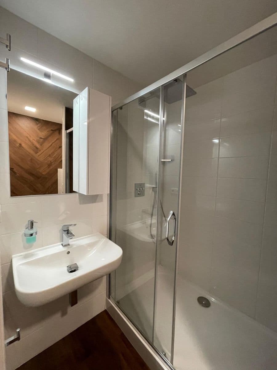 Prenájom bytu 3-izbový 82 m², Jeseniova, Praha, Praha Prenájom bytu 3-izbový 82 m², Jeseniova, Praha, Praha